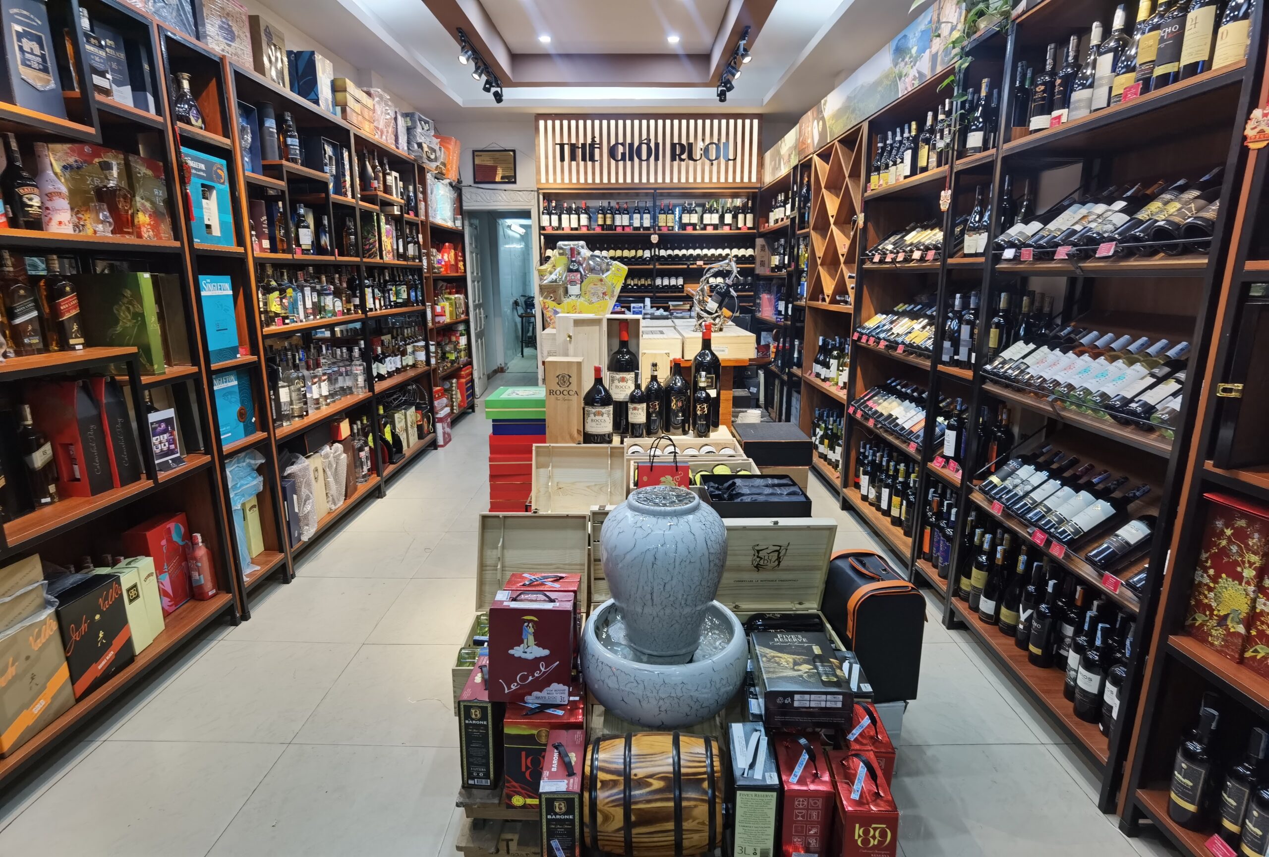 Cửa hàng rượu vang ở Hà Nội